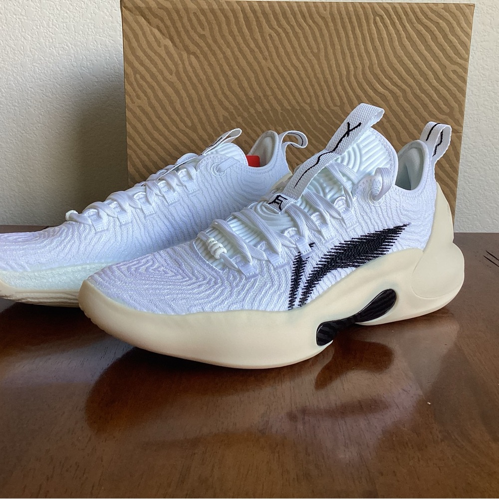 Wade Men's White and Black Athletic Sneakers